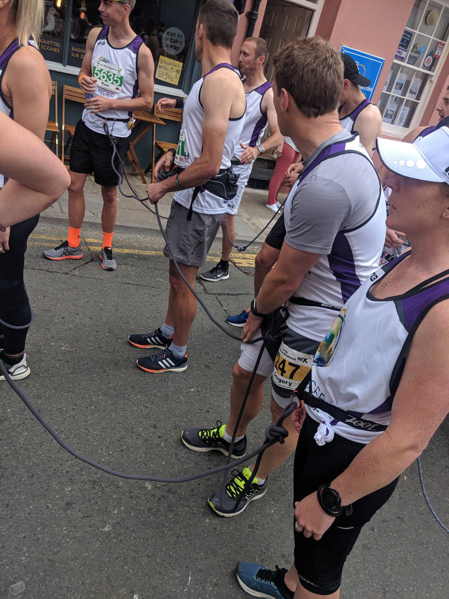 Kỷ lục thế giới ‘chạy marathon người nối người’ lại bị phá Kỷ lục thế giới ‘chạy marathon người nối người’ lại bị phá
